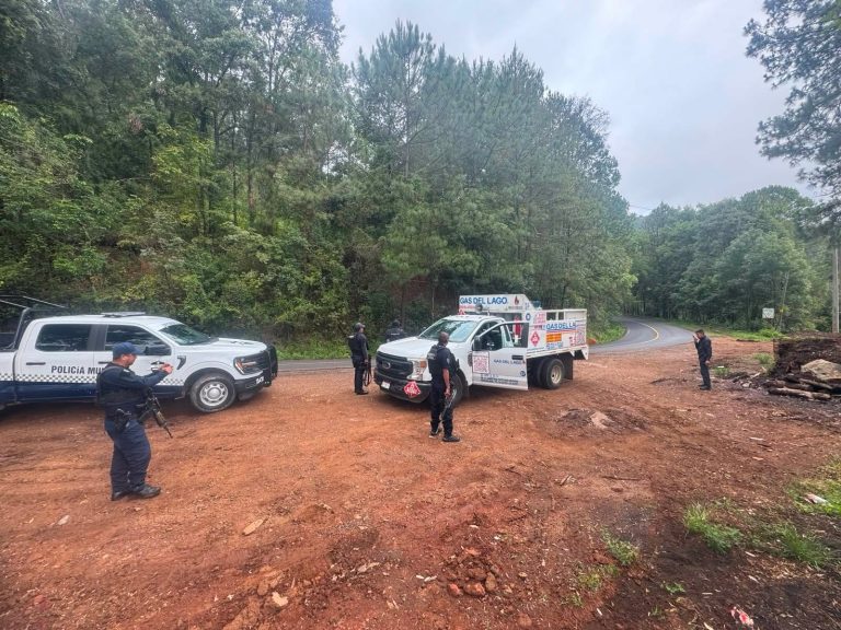 Camioneta de Gas de Lago robada es hallada por policías en la Villa Madero-Acuitzio