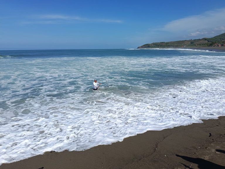 SSM verifica calidad de las playas en la Costa Michoacana