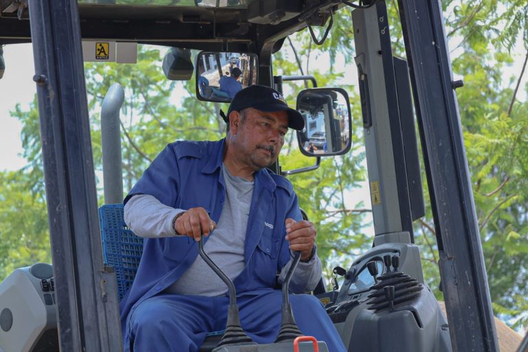 Adolfo Torres fortalece atención a reportes ciudadanos en Lomas del Sur