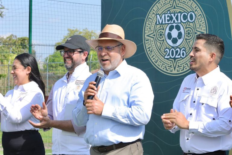 Yurécuaro se suma al «Mundial Social» con nueva cancha de futbol: Bedolla