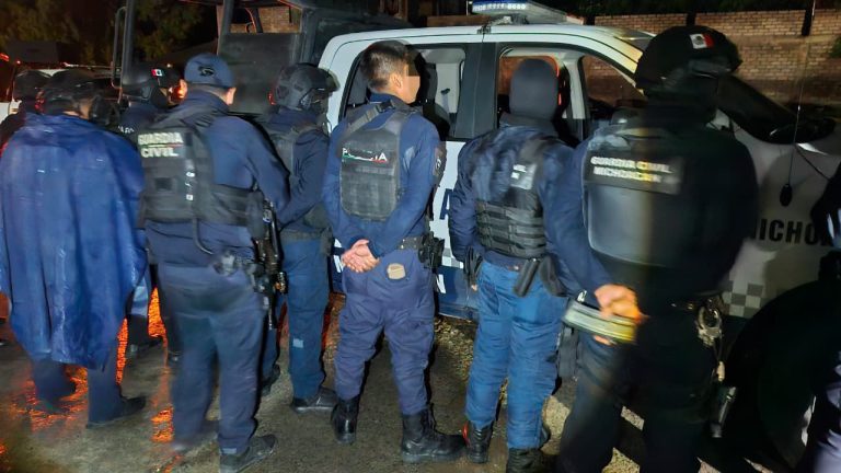 Detienen SSP y Ejército a 9 hombres con armas, uniformes y patrullas clonadas