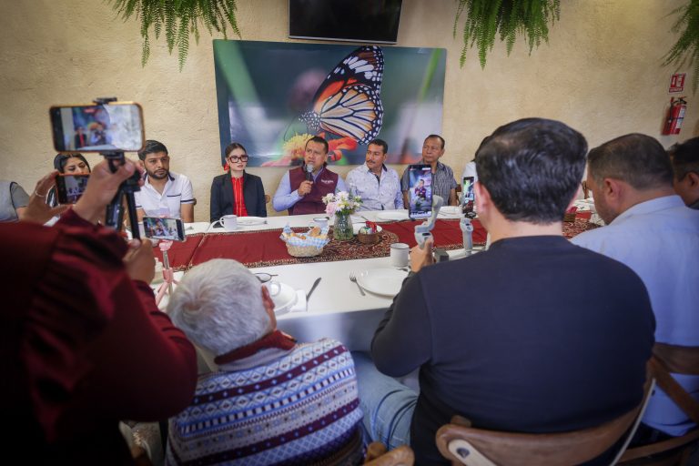 «A los jóvenes ya no se les puede relegar; deben tomar decisiones»: Carlos Torres Piña en Zitácuaro.