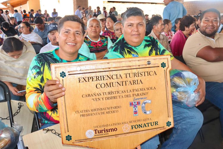 Federación entrega apoyos de hasta 500 mil pesos a cocineras tradicionales y comunidades de 22 municipios