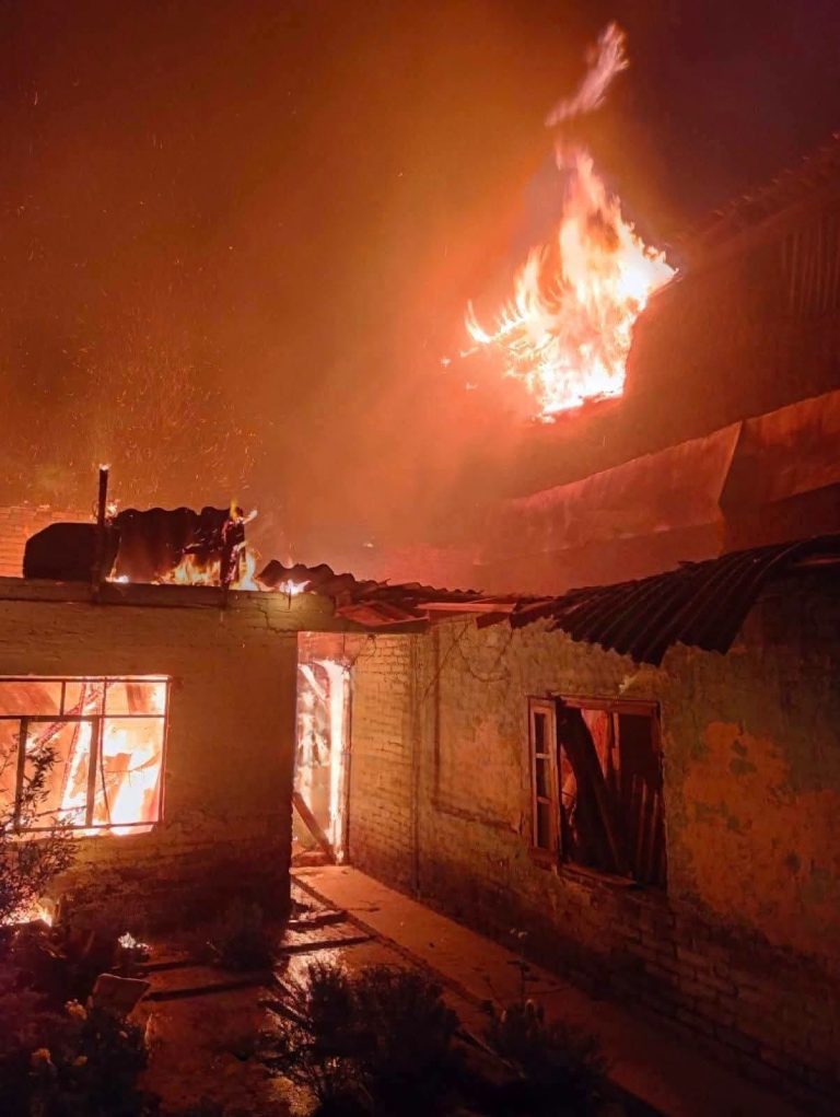 Incendio consume panadería y dos viviendas en el Barrio de San Miguel, Uruapan