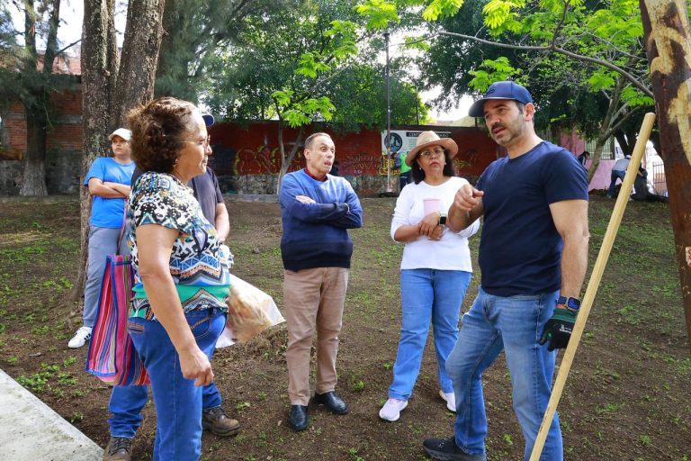 Yankel Benítez encabeza jornada ciudadana de limpieza en Lomas de Santiaguito