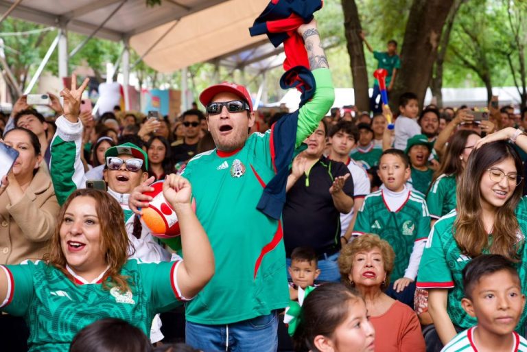 ¡Futbol mundialista llega a Morelia! Inaugura Bedolla el Jalo Futbolero con pantalla gigante
