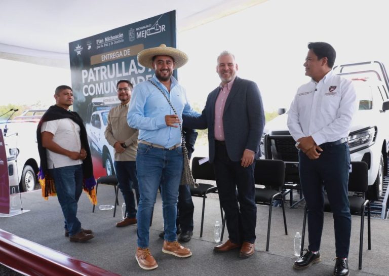 Refuerza Bedolla seguridad en comunidades indígenas con entrega de patrullas