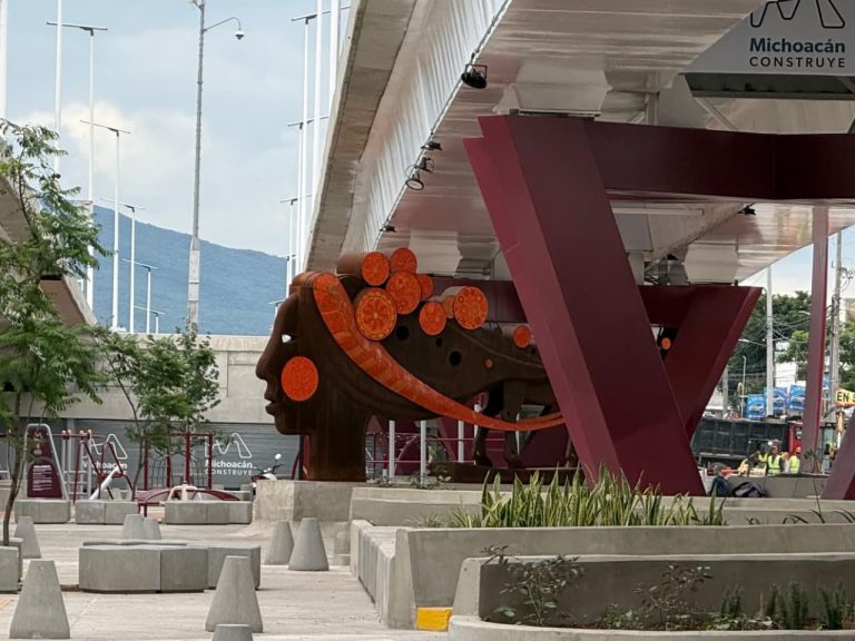 Paso Eréndira une modernidad y memoria histórica con escultura monumental en su bajopuente