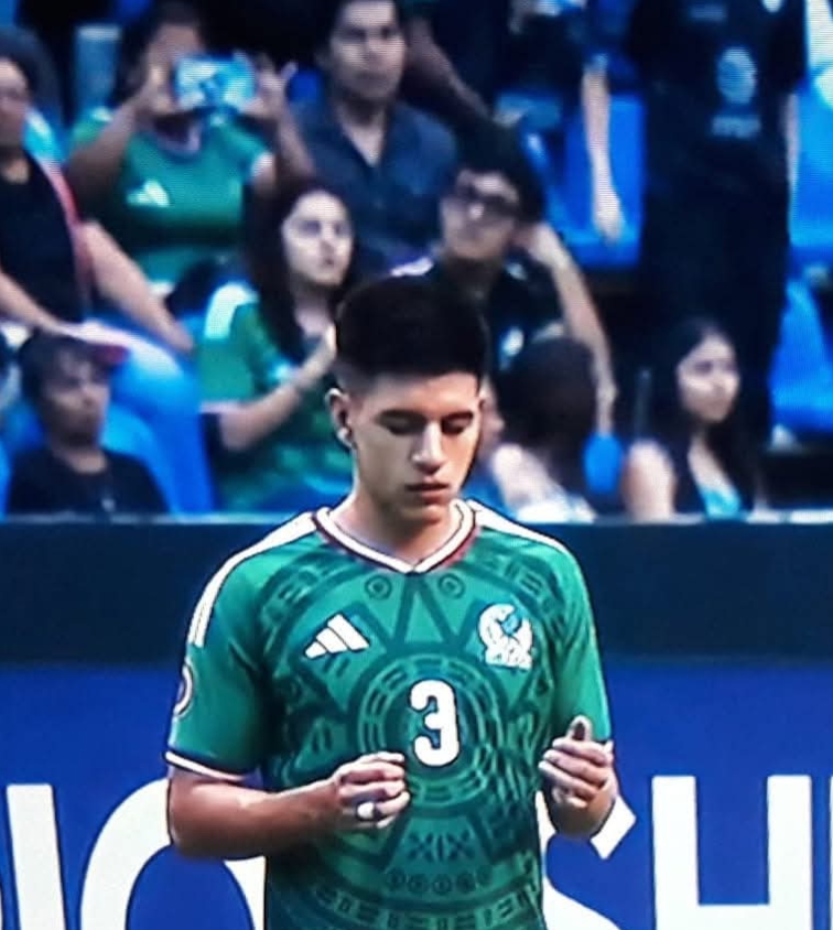 ‎México inicia con triunfo