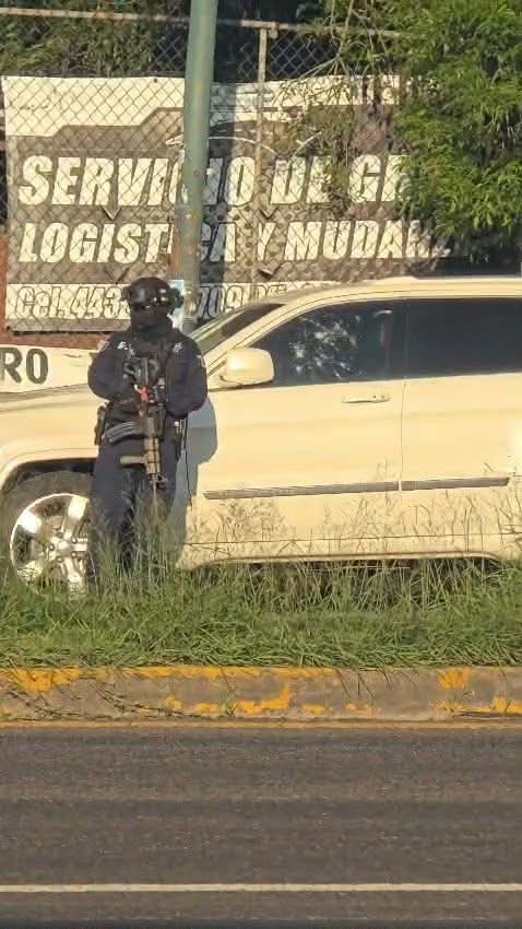 Camioneta aparentemente abandonada resultó estar descompuesta, al norte de Morelia