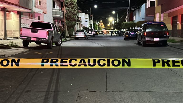 Automovilista es baleado en intento de robo, en Jardines del Cupatitzio Uruapan