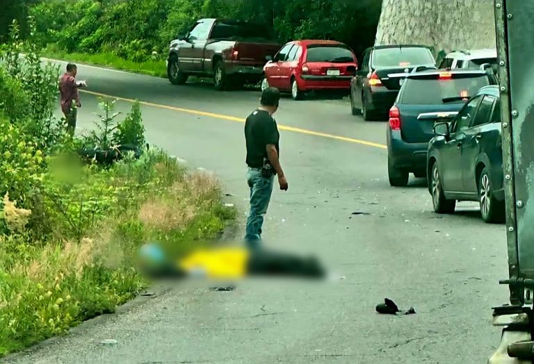 Hombre muere atropellado sobre la carretera «libre» Uruapan-Pátzcuaro