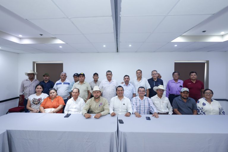Torres Piña suma propuestas de sectores productivos para incrementar desarrollo del puerto de Lázaro Cárdenas y sus comunidades