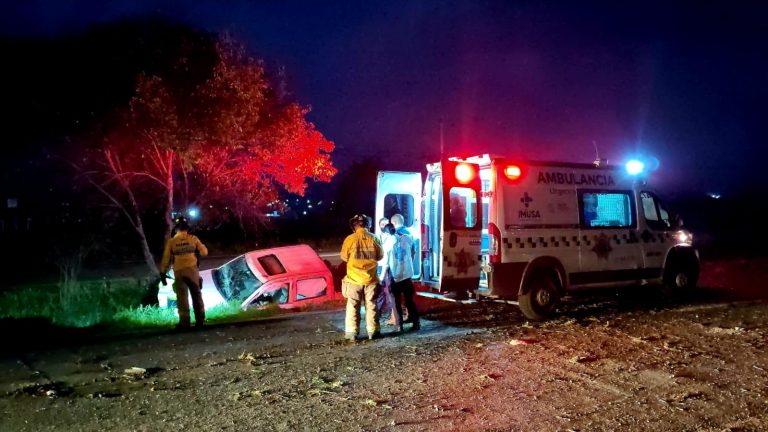 Aparatosa volcadura de camioneta en la Morelia – Pátzcuaro; su conductor milagrosamente sobrevive