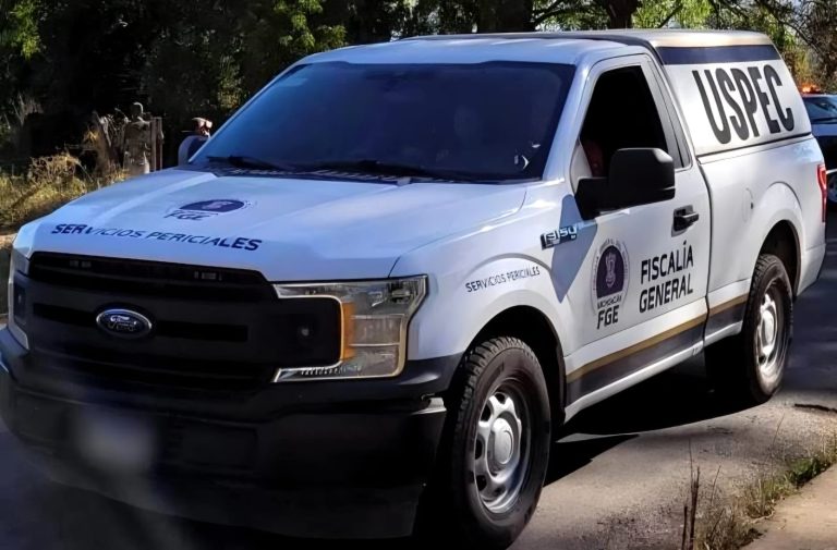 Abandonan cadáver embolsado y encobijado, en comunidad de Parácuaro