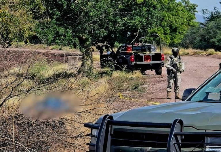 Hallan a una mujer asesinada a balazos en carretera de Buenavista