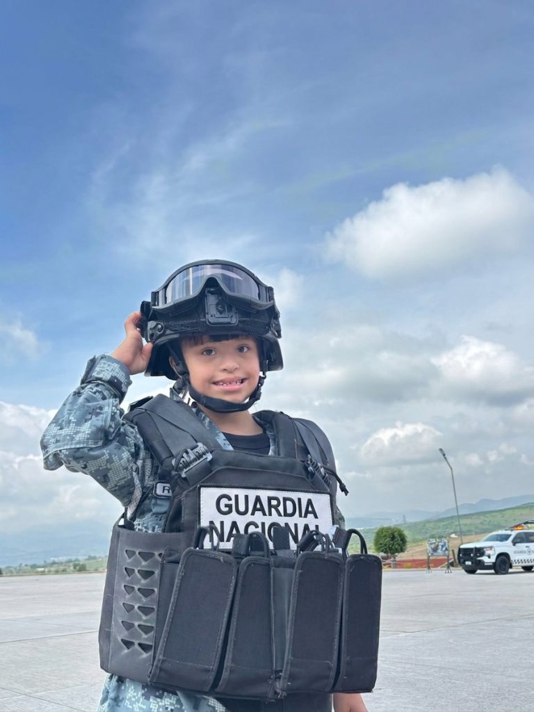 Camila es nombrada “Guardia Honoraria” en cuartel Tarímbaro de la Guardia Nacional