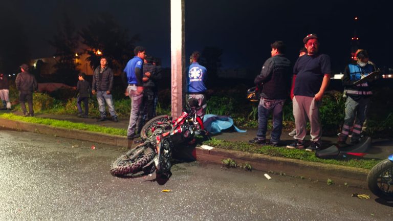 Adolescente muere al chocar su moto contra un poste, en Zamora