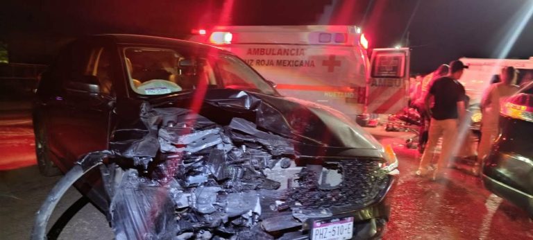 Se registra choque entre dos vehículos en la Huetamo-Churumuco; hay un herido