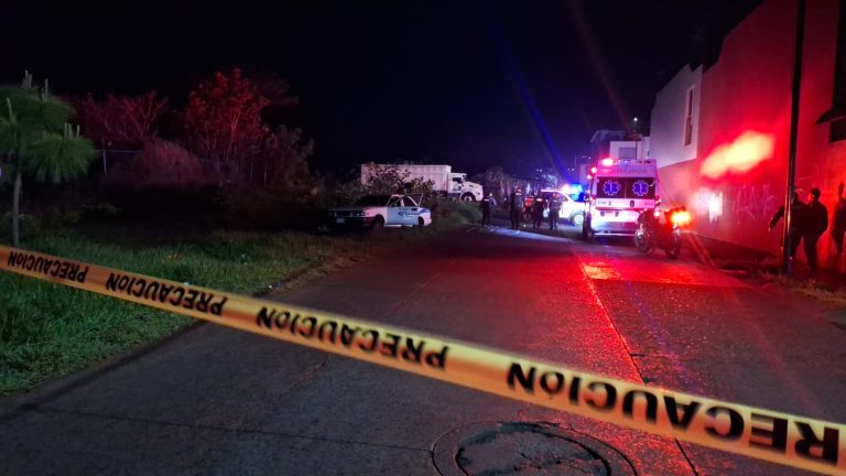Ejecutan a tiros a un taxista en el Fraccionamiento Los Viñedos, al poniente de Uruapan