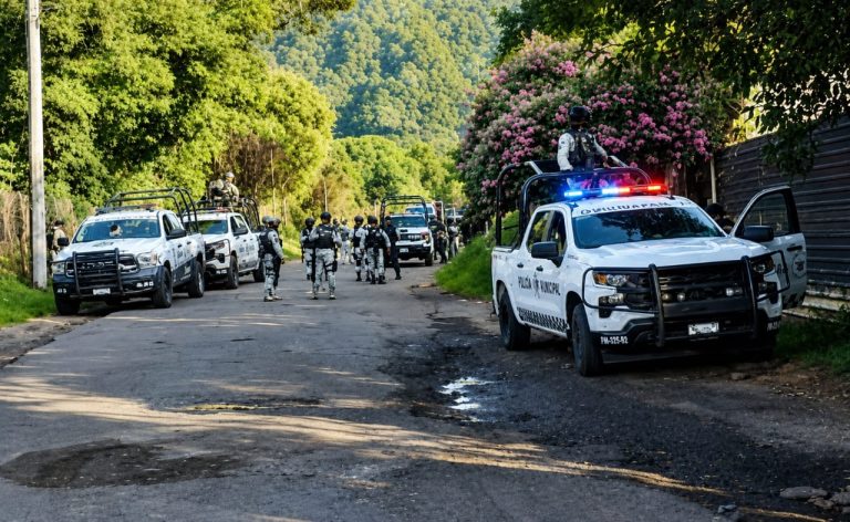Hallan con vida a hombre baleado en brecha de Uruapan; jornaleros dieron aviso a las autoridades