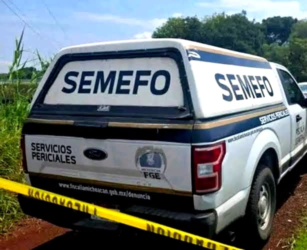Abandonan cadáver encobijado y amarrado en zona rural de Apatzingán