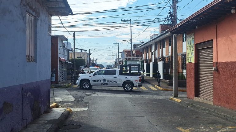 Automovilista asesinado a balazos, en el Barrio de San Miguel Uruapan