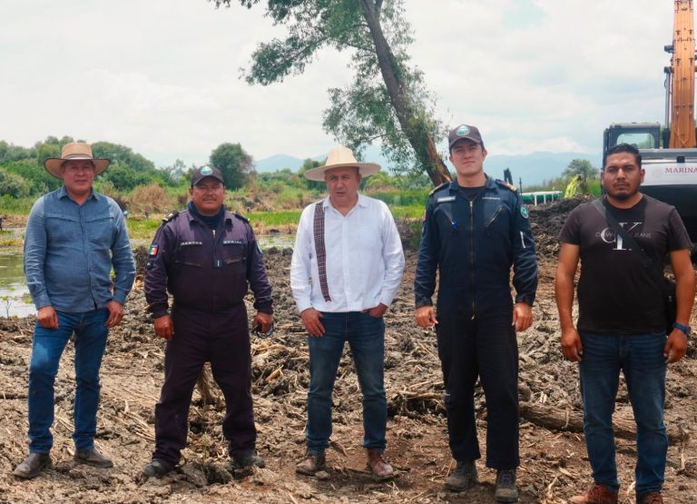 Canal Chapultepec aporta 500 litros de agua por segundo al lago de Pátzcuaro