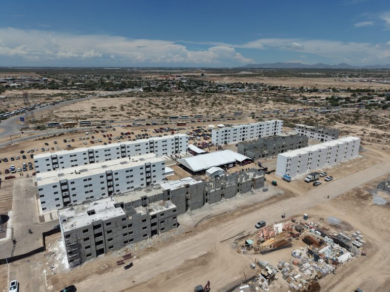 INFONAVIT entrega viviendas en Durango