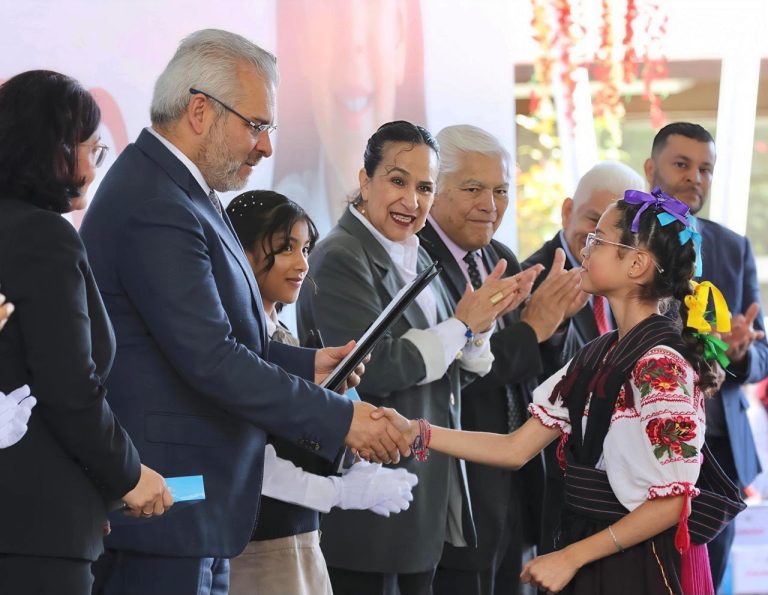 Certeza al magisterio y becas a 848 mil alumnos logran cuarto año completo de clases: Bedolla