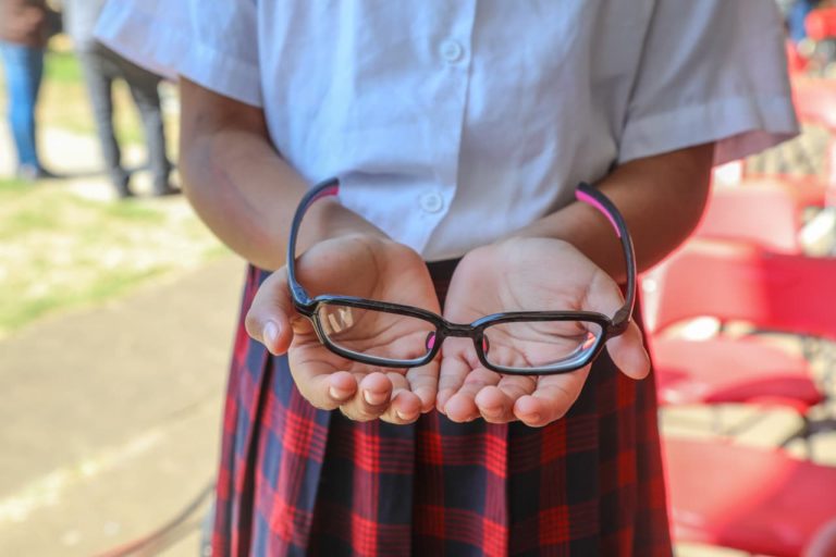 Conoce cómo conseguir los lentes gratuitos del programa Vive Saludable