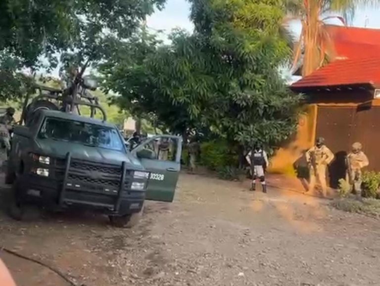 Detienen a médico en operativo federal en Apatzingán; le aseguran arma y presunta droga