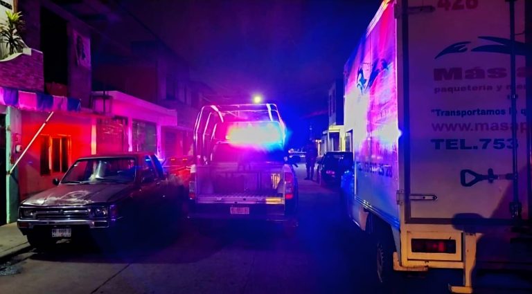 Hallan a un masculino asesinado y encajuelado, en la colonia Ferrocarrilera de Uruapan