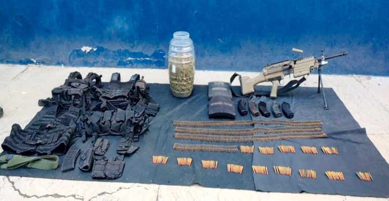 Fuerzas federales capturan a célula criminal en La Piedad y aseguran armamento en Parácuaro