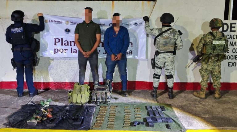 SSP, Defensa y GN detienen a 2 hombres en posesión de armas y equipo táctico en Arteaga