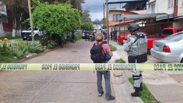 Mujer atacada a balazos en el Fraccionamiento San José de la Mina, al norte de Uruapan