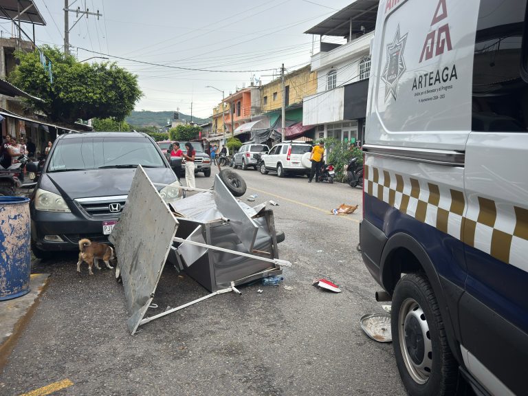 Conductor presuntamente ebrio atropella a taquero y provoca choque múltiple en Arteaga