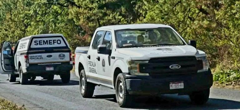 A balazos acribillan a un joven en Turicato