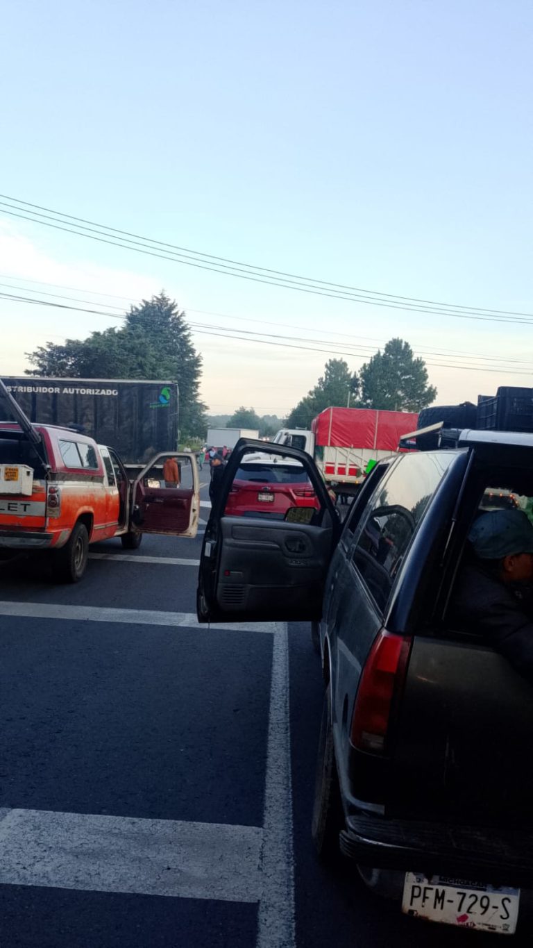 Bloqueda la carretera Uruapan–Los Reyes, por detención de un habitante de Nuevo Zirosto