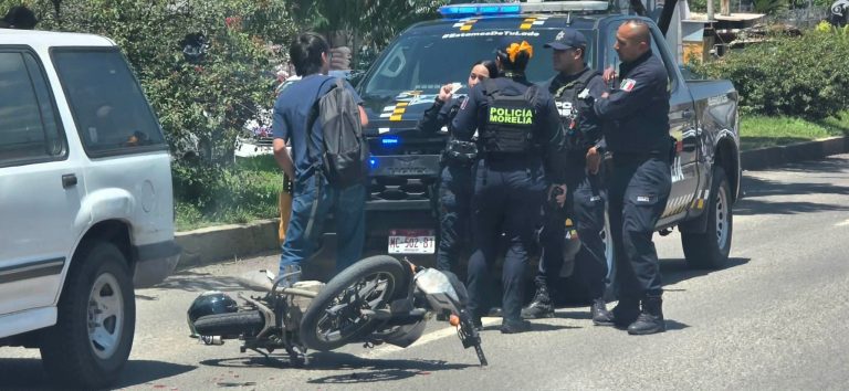 Motociclista choca contra camioneta en la avenida Madero Poniente de Morelia
