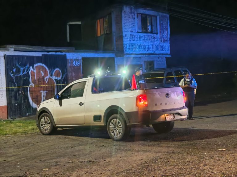 Balean a tres personas en un domicilio ubicado en Uruapilla; hay un muerto y dos heridos