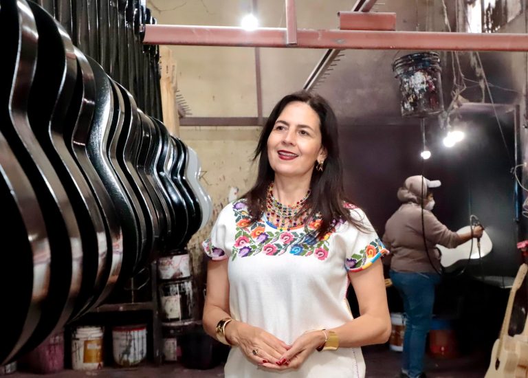 Paracho mantiene viva su tradición guitarrera de generación en generación: Gaby Molina