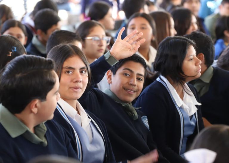 Con Mochila Digital, familias pueden descargar boletas y certificados en cualquier momento