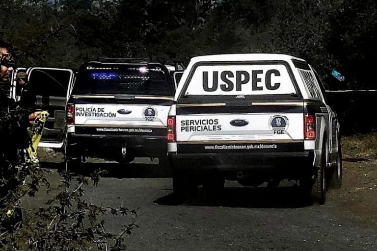 Hallan a hombre ejecutado y cubierto con una lona en la colonia Leandro Valle, en Apatzingán