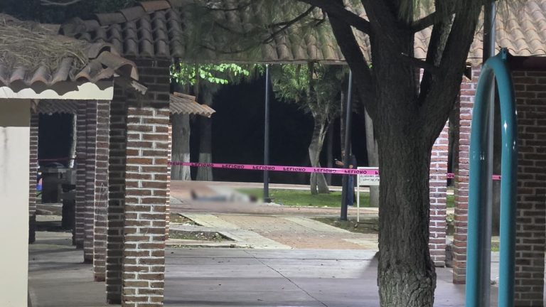 Con varios balazos en el rostro privan de la vida a un joven en la Presa de La Luz