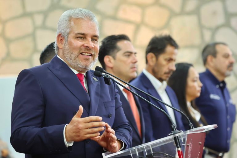 Se consolida el rescate del lago de Pátzcuaro; concluyen obras en el canal de Erongarícuaro: Bedolla