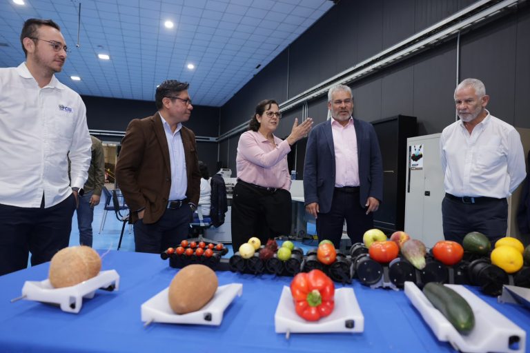 Apuesta Michoacán por la tecnología para potenciar su agroindustria: Bedolla