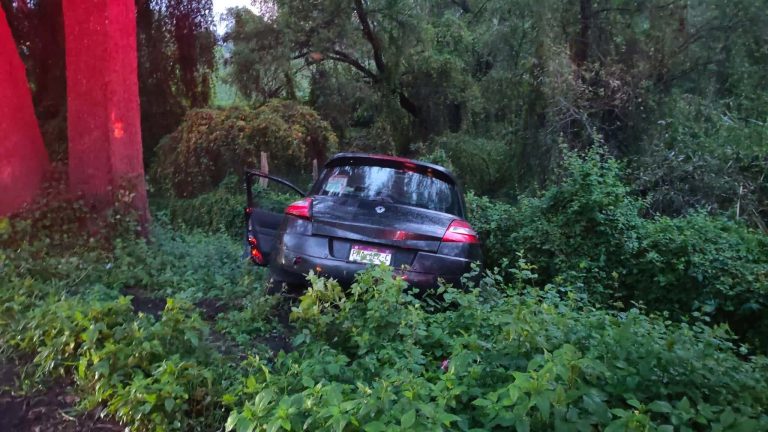 Mujer electrocutada y auto que cayó a un desnivel movilizan a cuerpos de emergencia en Morelia