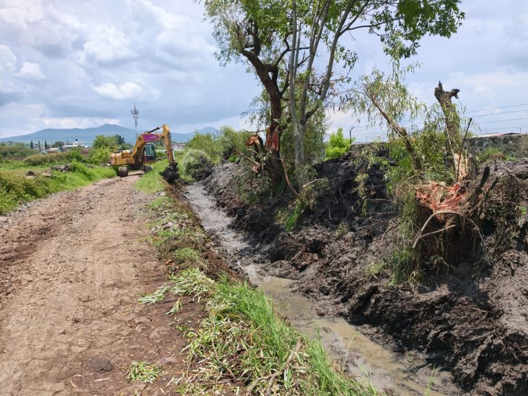 SCOP realiza trabajos de limpieza en canales pluviales de San Juanito y La Minzita: Rogelio Zarazúa