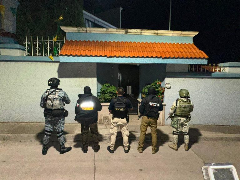 Fiscalía General ejecuta dos cateos en Morelia; asegura más de mil 400 dosis de metanfetamina y detiene a dos personas